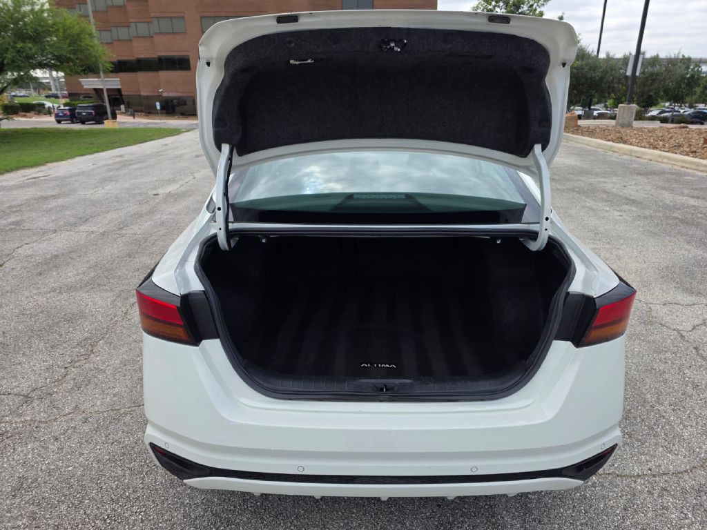 2021 Nissan Altima Image 6