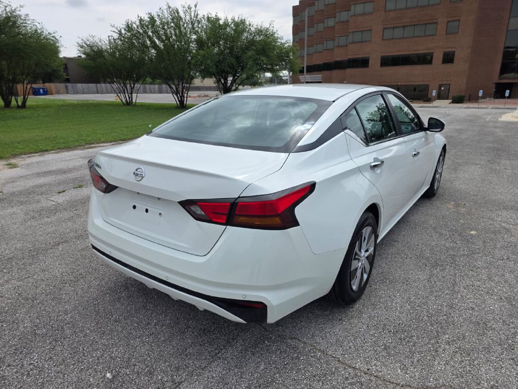 2021 Nissan Altima Image 7