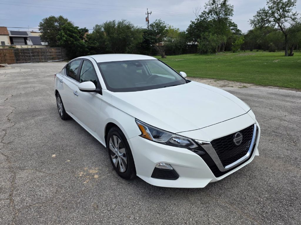 2021 Nissan Altima Image 9