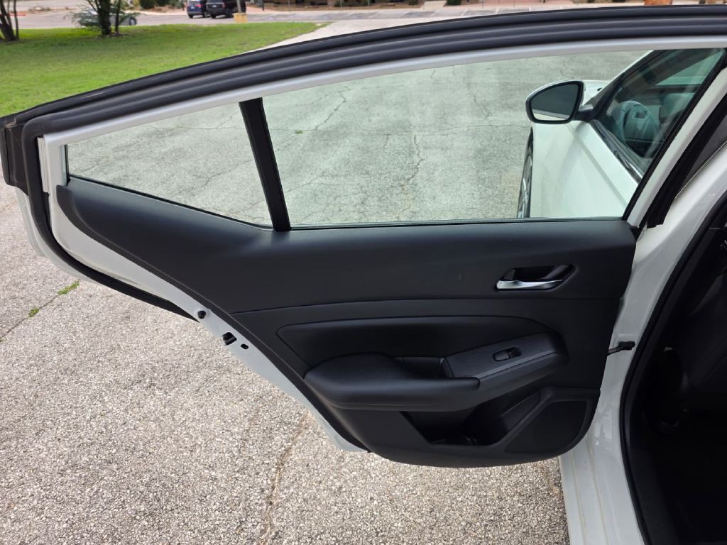 2021 Nissan Altima Image 12