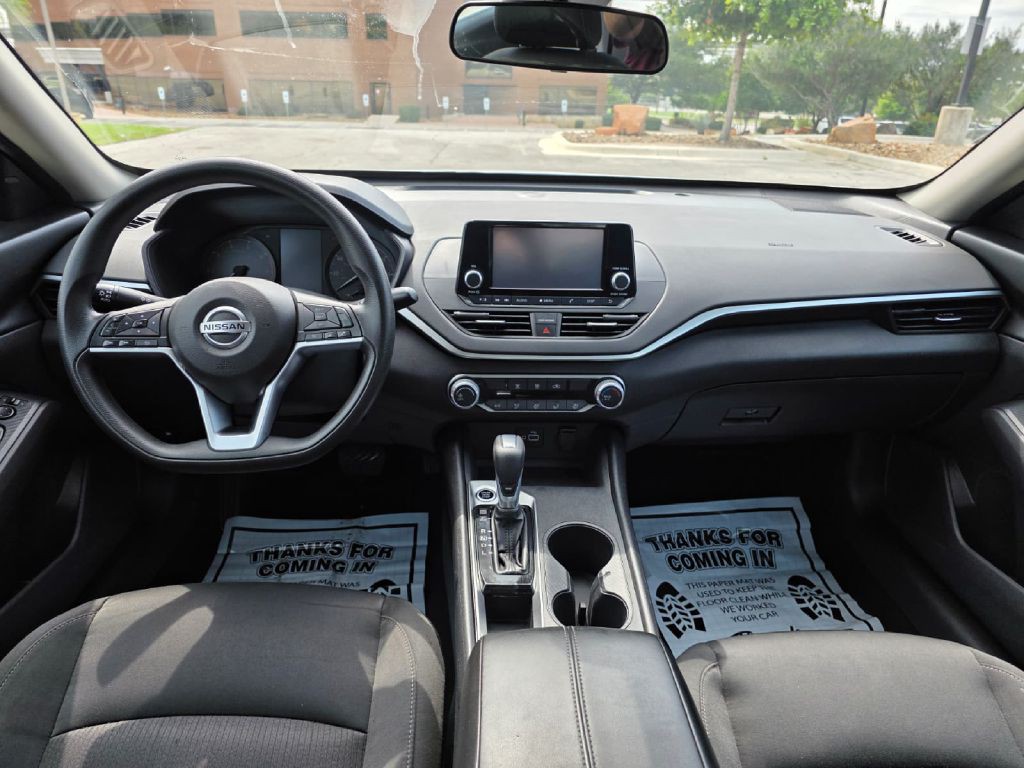 2021 Nissan Altima Image 14