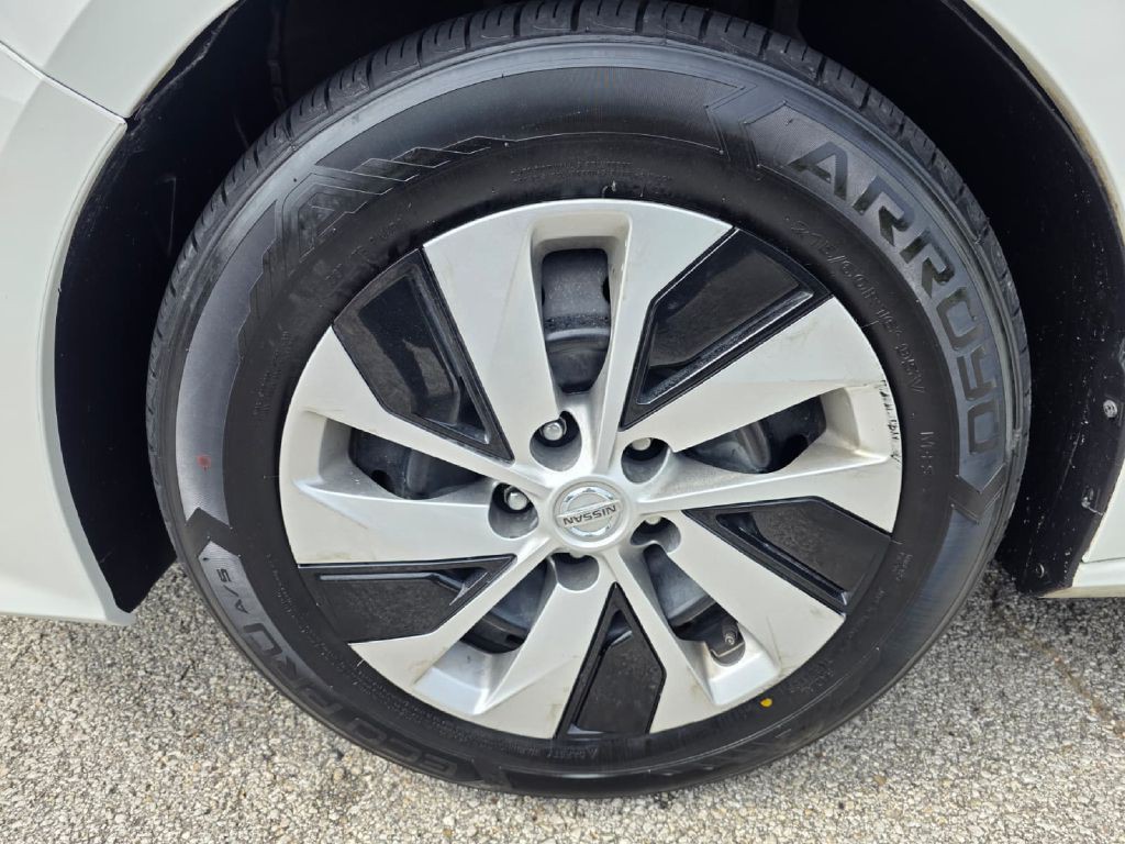 2021 Nissan Altima Image 17