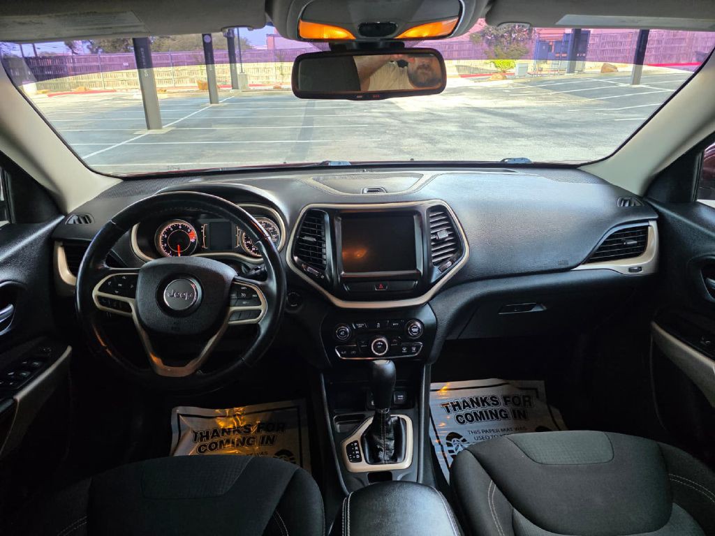 2017 Jeep Cherokee Image 14