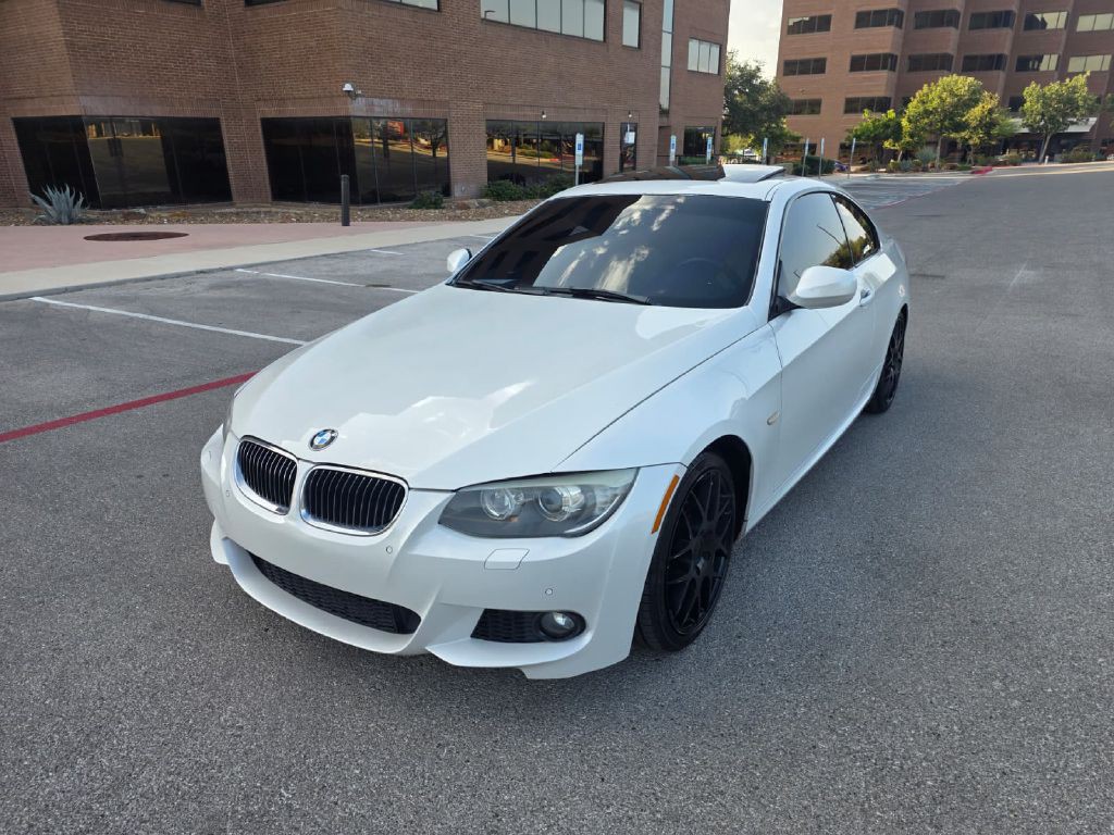 2013 BMW 3 Series Image 1