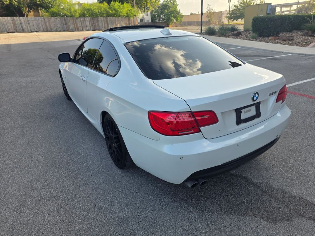 2013 BMW 3 Series Image 4