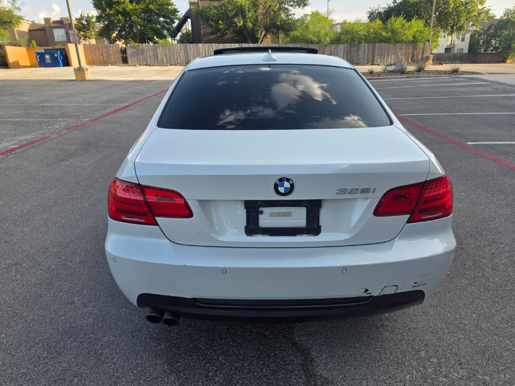 2013 BMW 3 Series Image 5