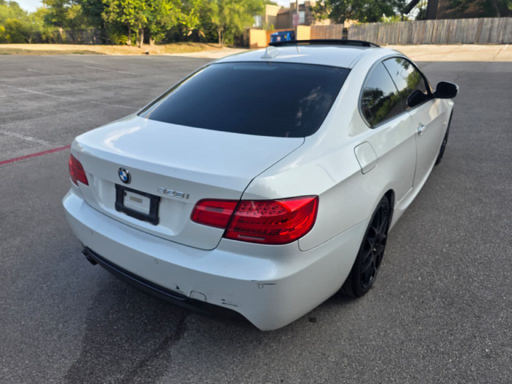2013 BMW 3 Series Image 7