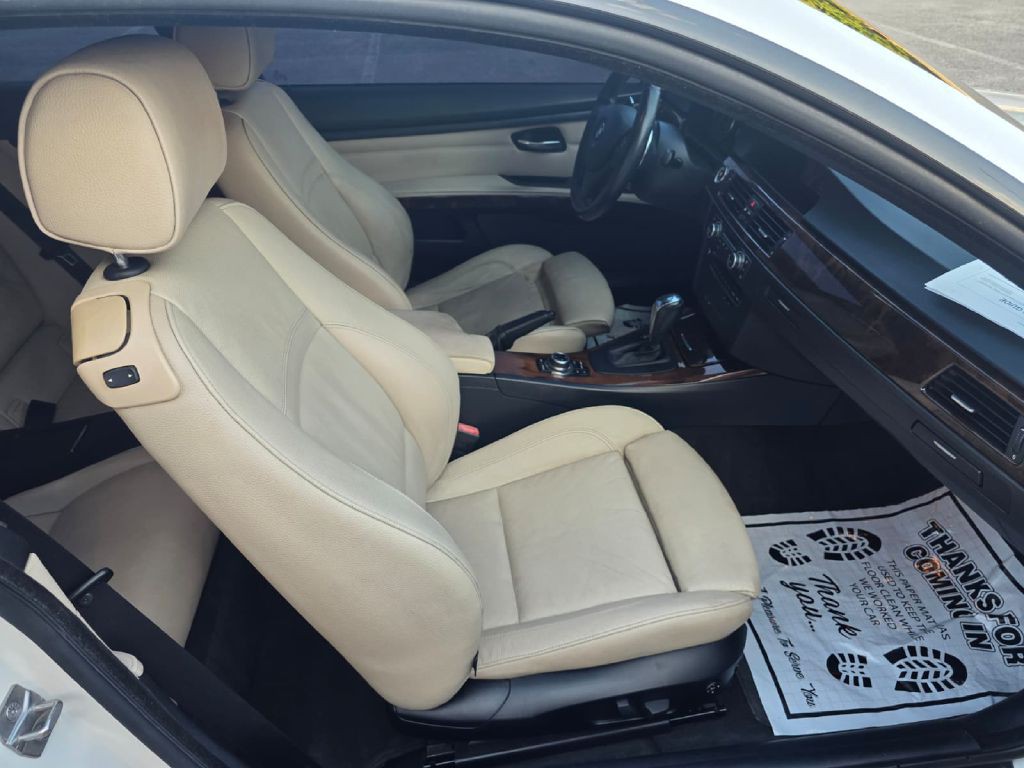 2013 BMW 3 Series Image 14
