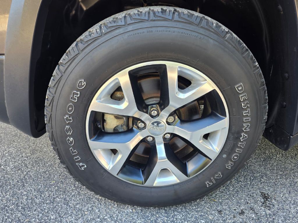 2015 Jeep Cherokee Image 18