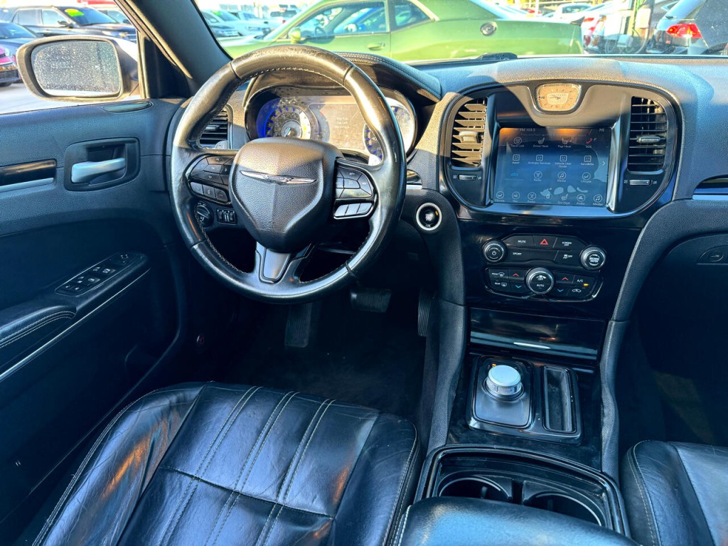 2017 Chrysler 300 Image 29