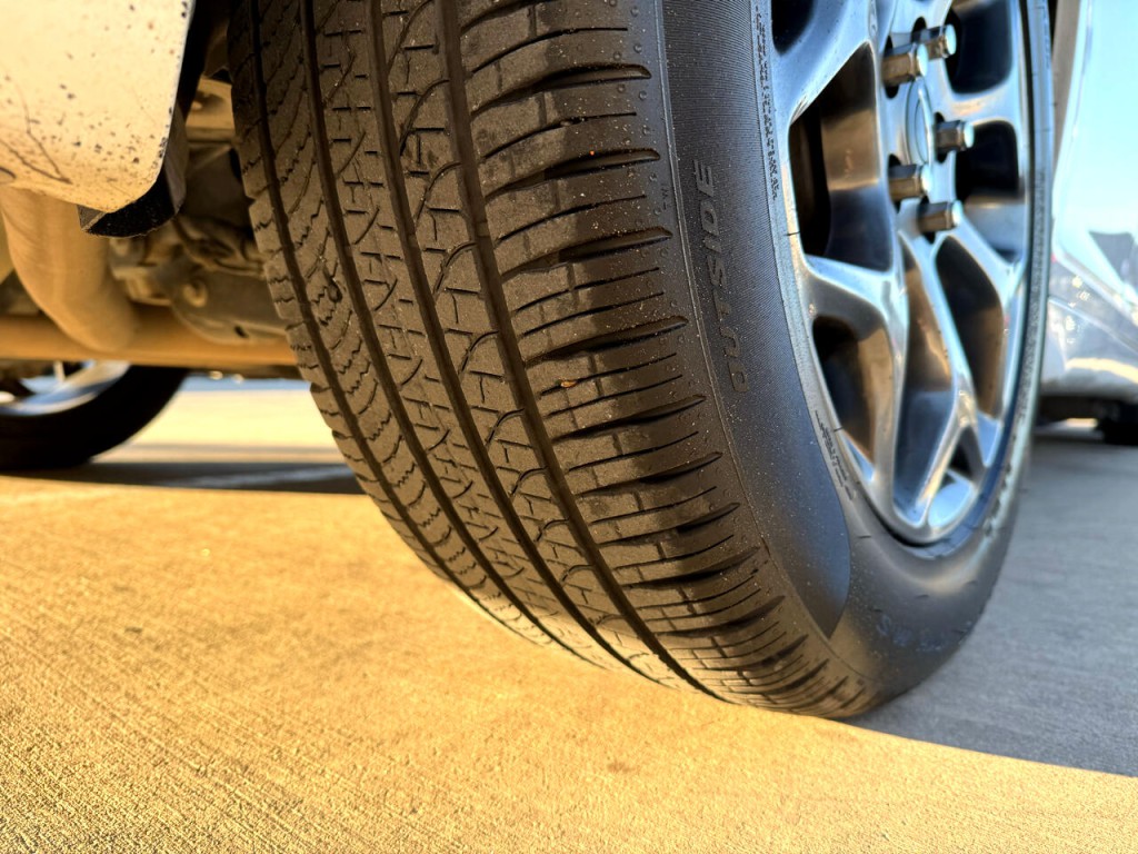 2017 Chrysler 300 Image 40