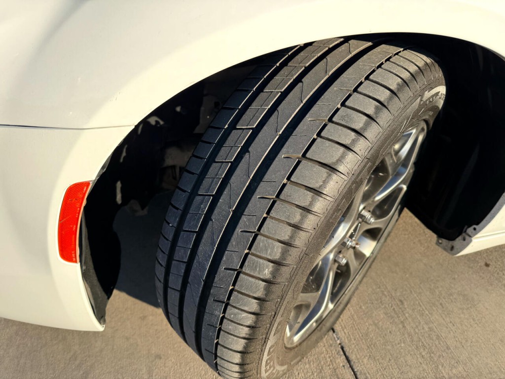 2017 Chrysler 300 Image 43