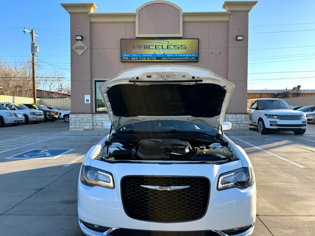 2017 Chrysler 300 Image 45
