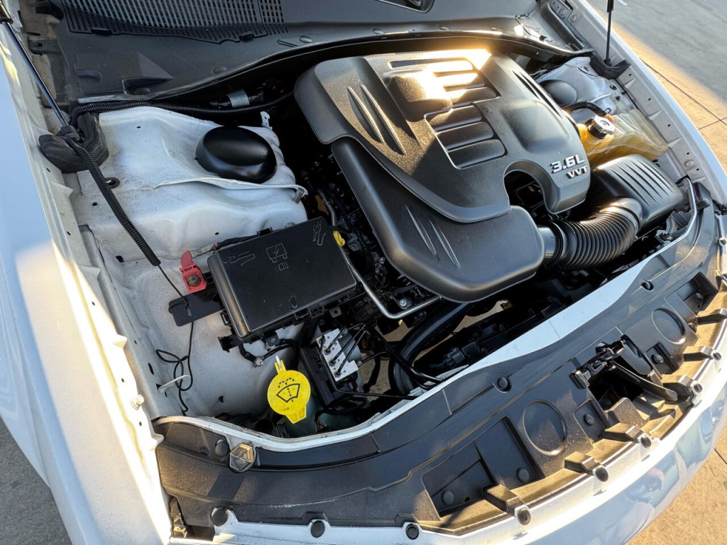 2017 Chrysler 300 Image 47