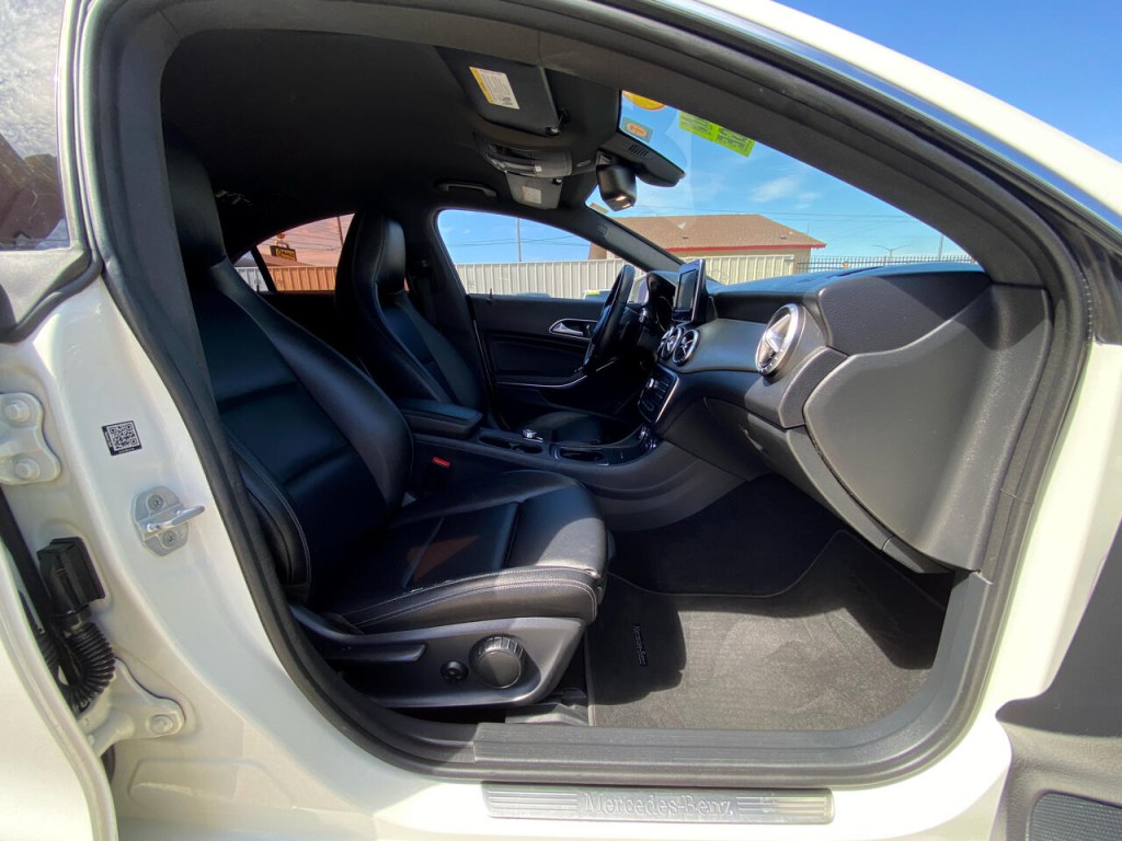 2016 Mercedes-Benz CLA-Class Image 31