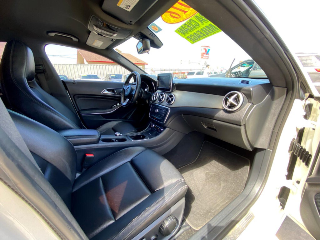 2016 Mercedes-Benz CLA-Class Image 32
