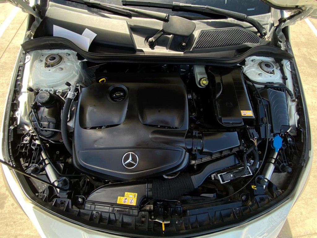 2016 Mercedes-Benz CLA-Class Image 38
