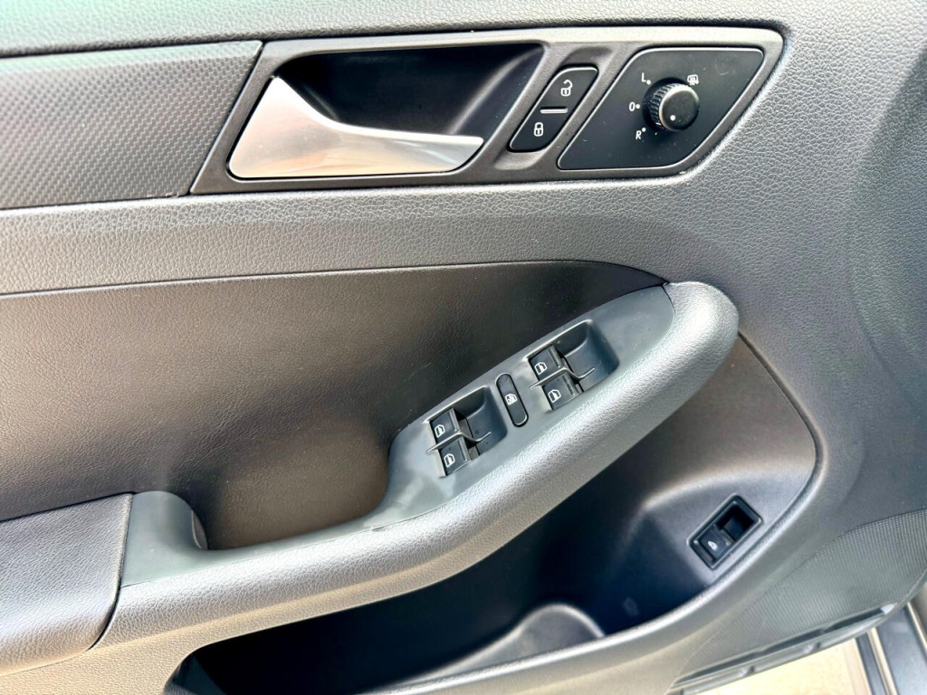 2012 Volkswagen Jetta Image 13