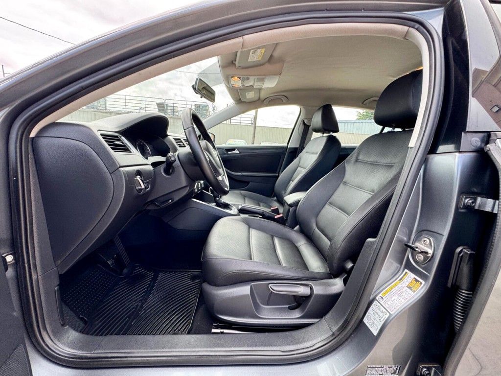 2012 Volkswagen Jetta Image 14