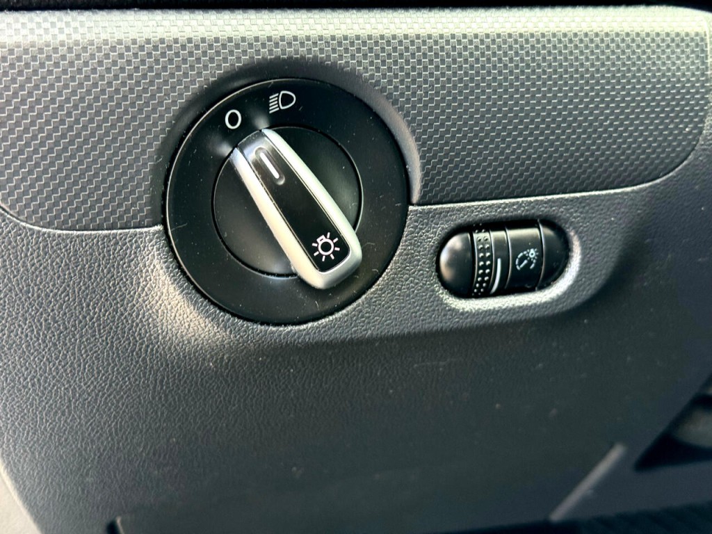 2012 Volkswagen Jetta Image 17
