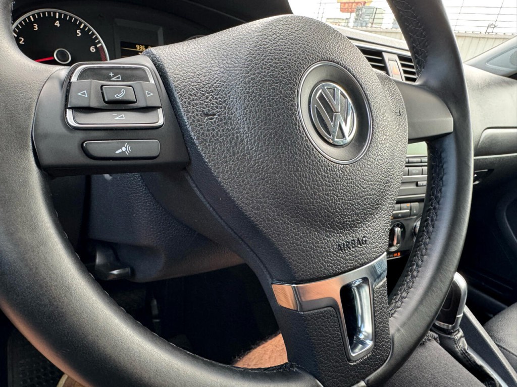 2012 Volkswagen Jetta Image 19