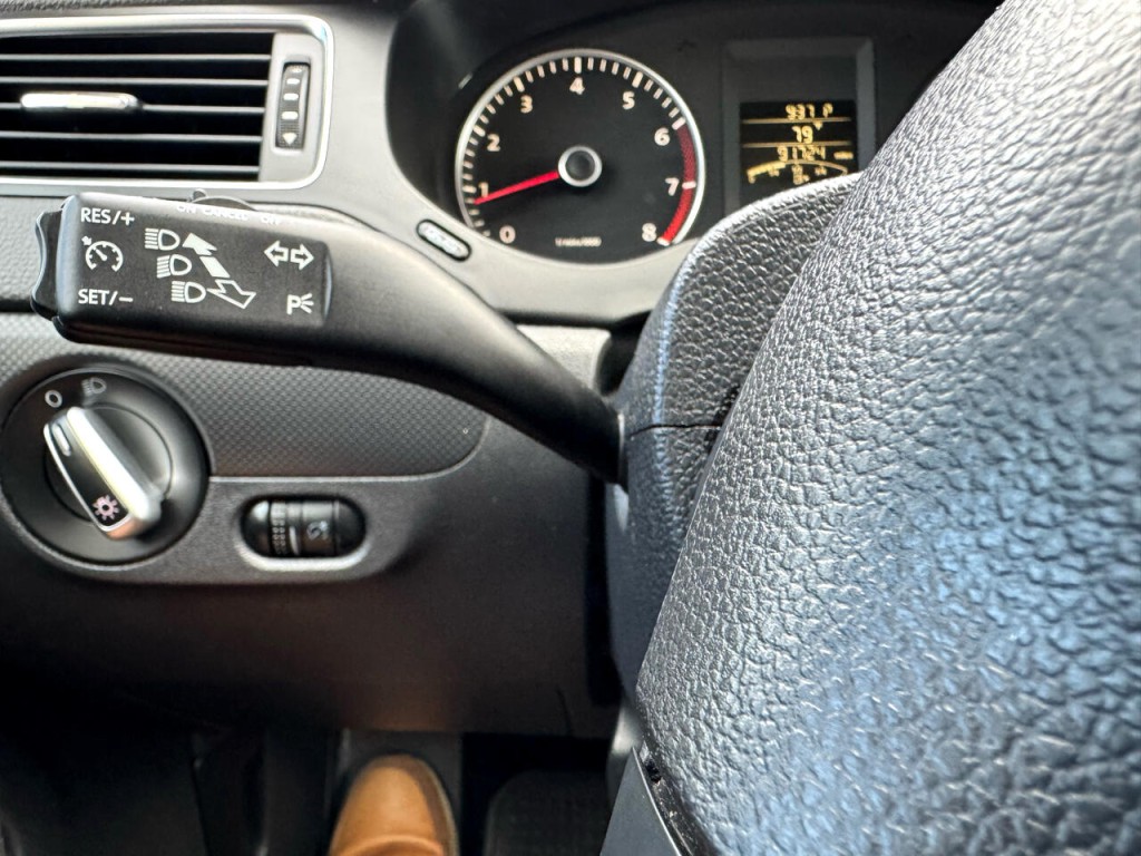 2012 Volkswagen Jetta Image 21