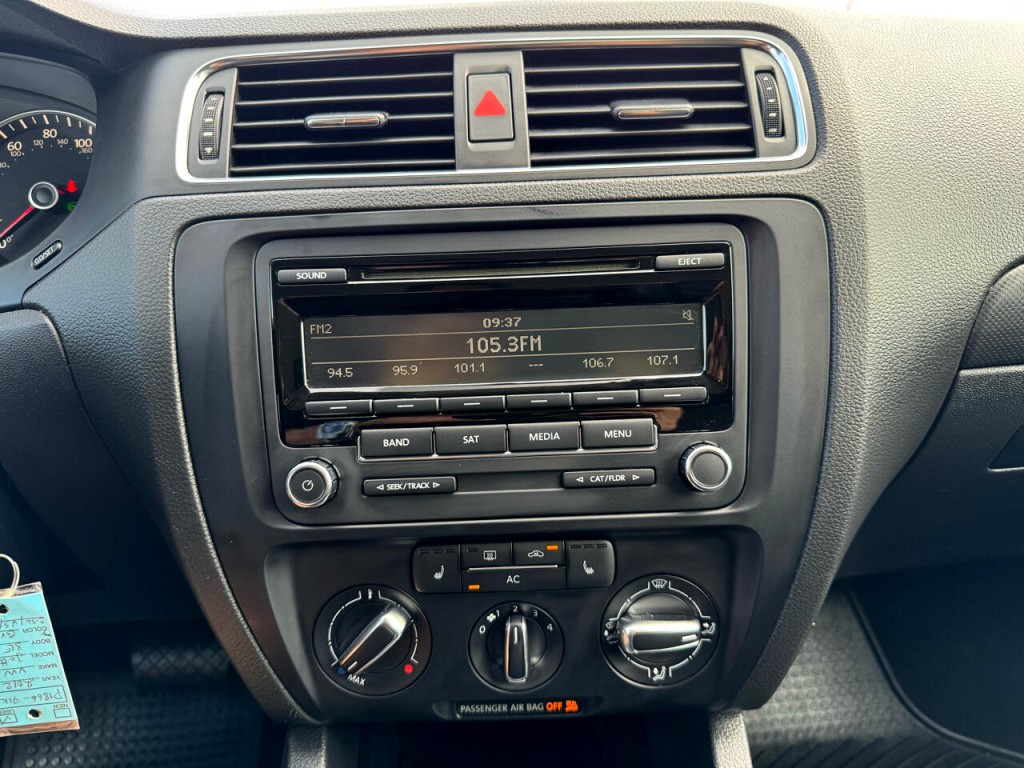 2012 Volkswagen Jetta Image 23