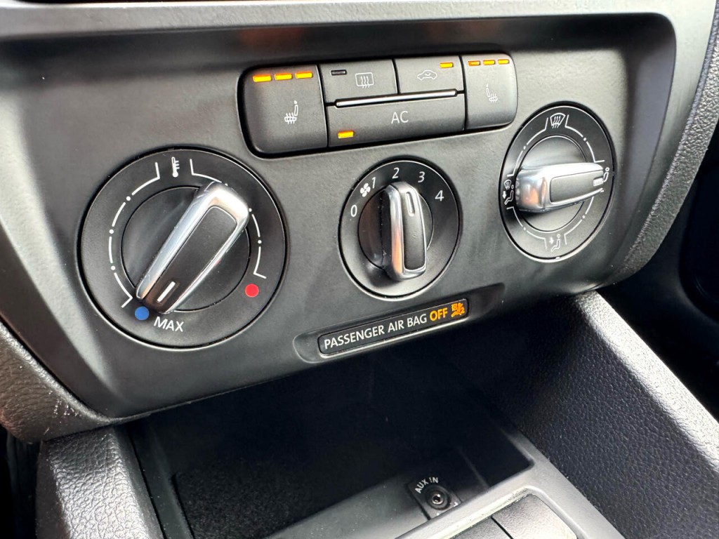 2012 Volkswagen Jetta Image 25