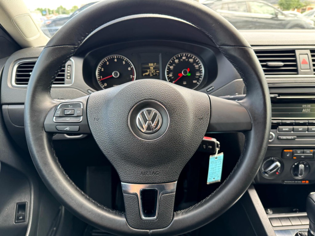 2012 Volkswagen Jetta Image 30