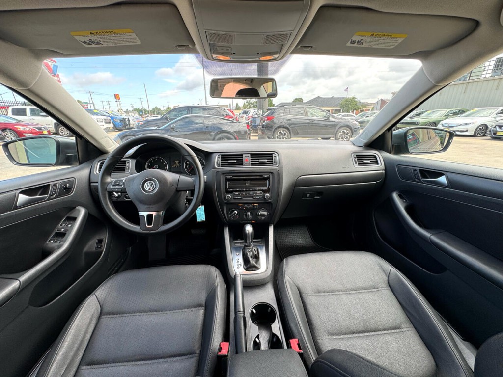 2012 Volkswagen Jetta Image 31