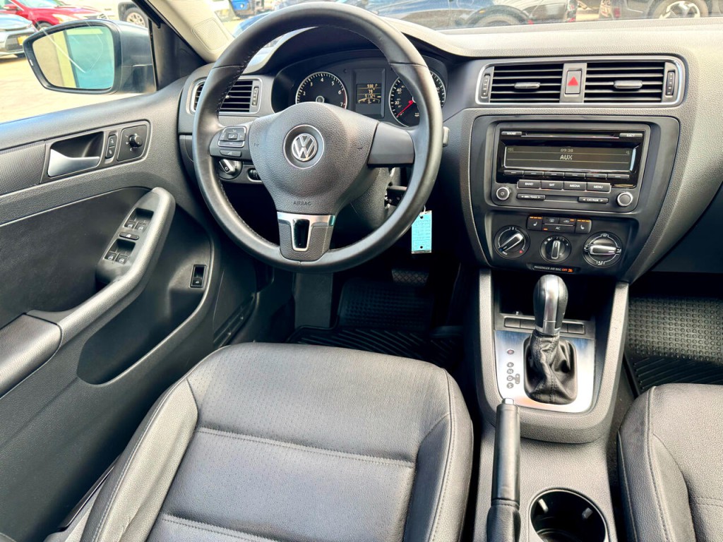 2012 Volkswagen Jetta Image 32