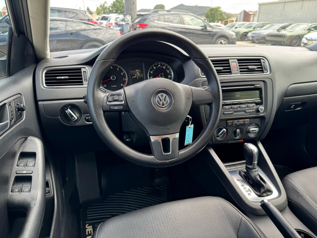 2012 Volkswagen Jetta Image 33
