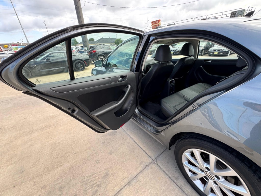 2012 Volkswagen Jetta Image 34