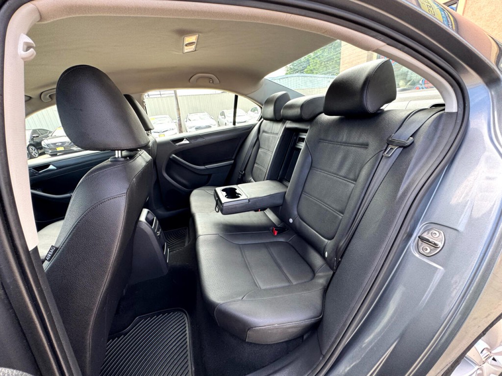 2012 Volkswagen Jetta Image 36