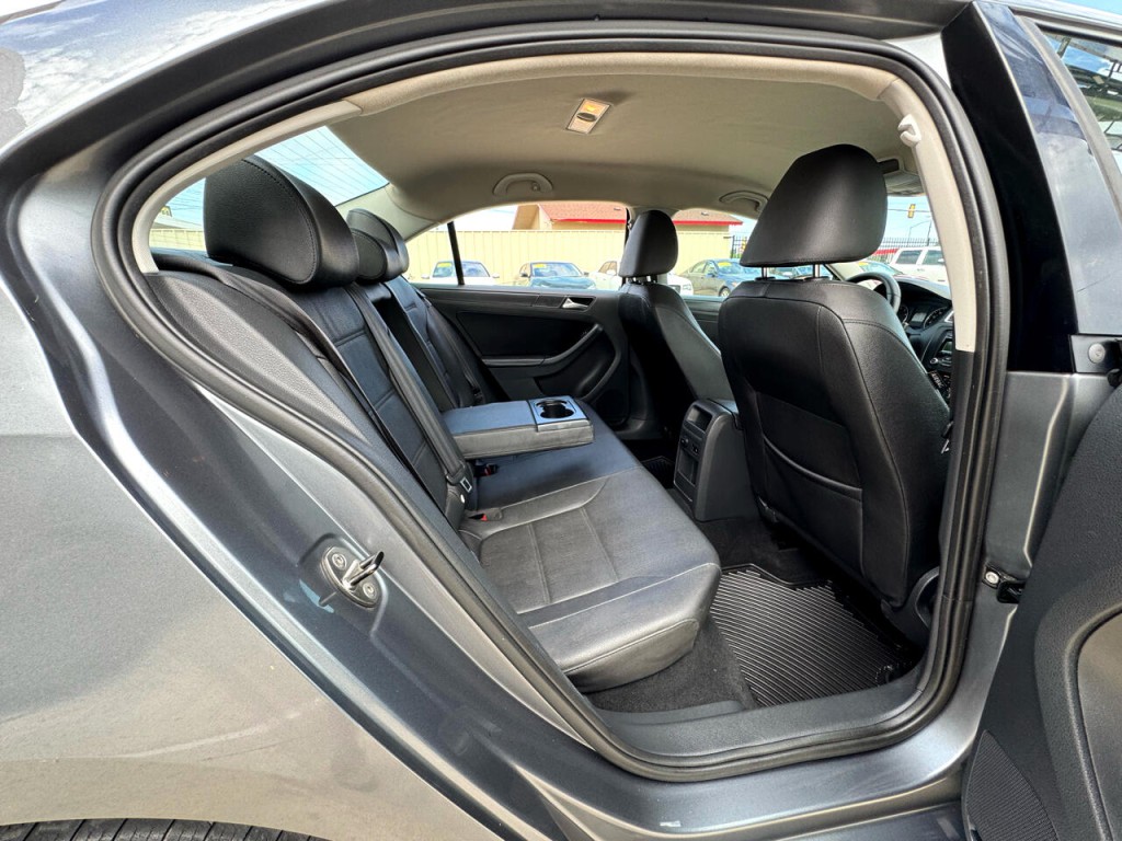 2012 Volkswagen Jetta Image 37