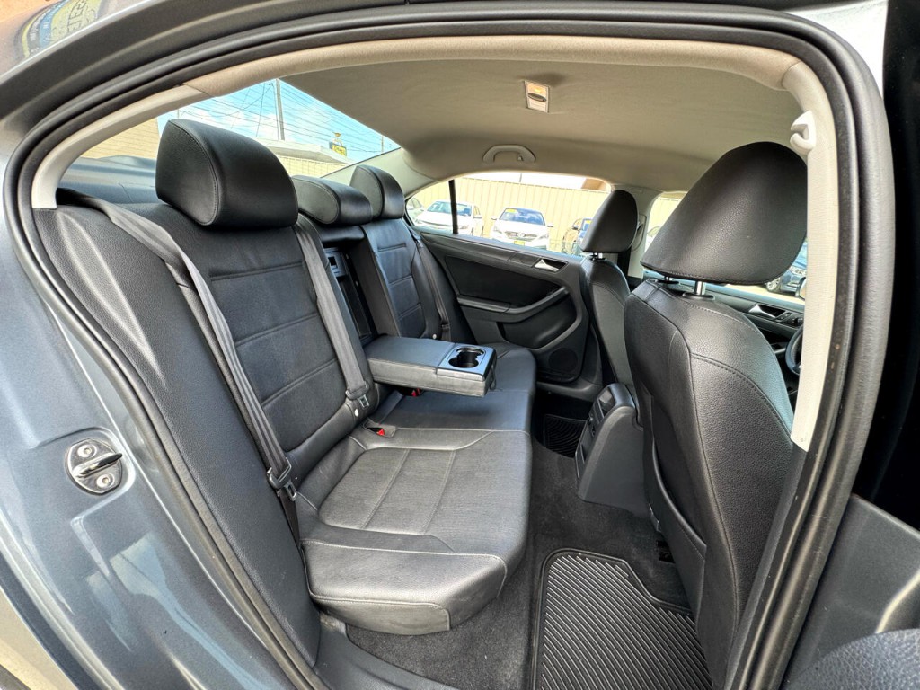 2012 Volkswagen Jetta Image 38