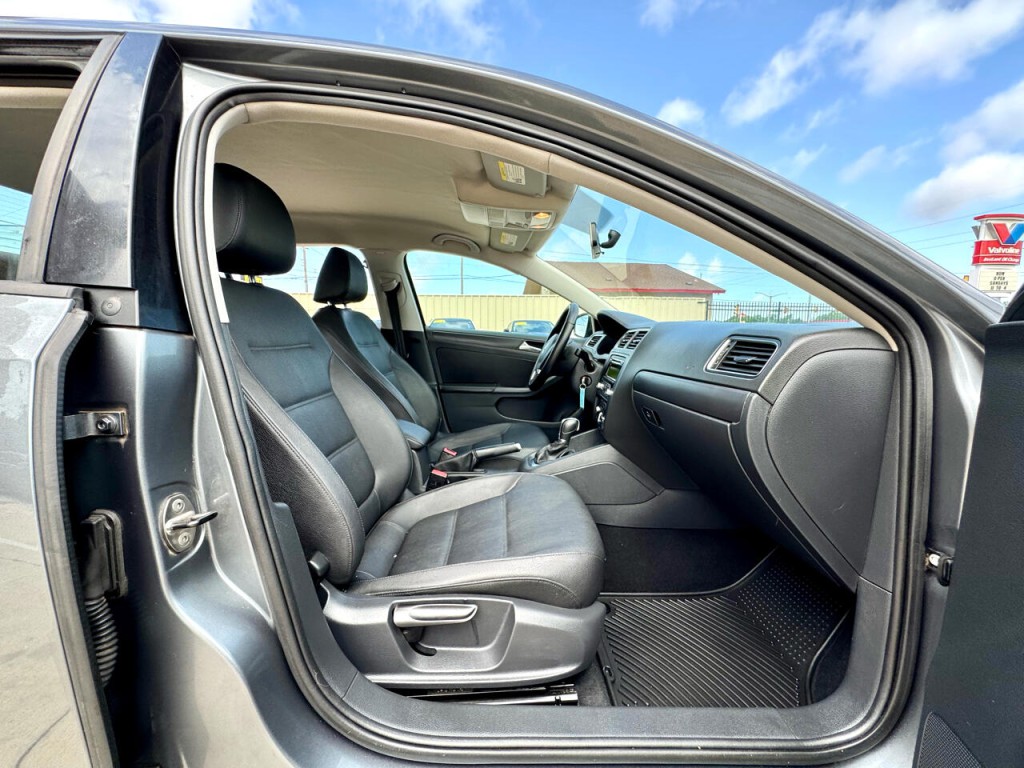 2012 Volkswagen Jetta Image 39