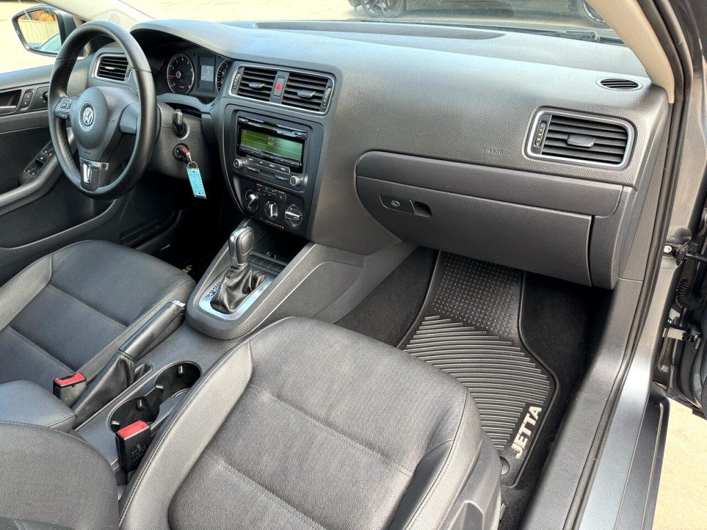 2012 Volkswagen Jetta Image 40