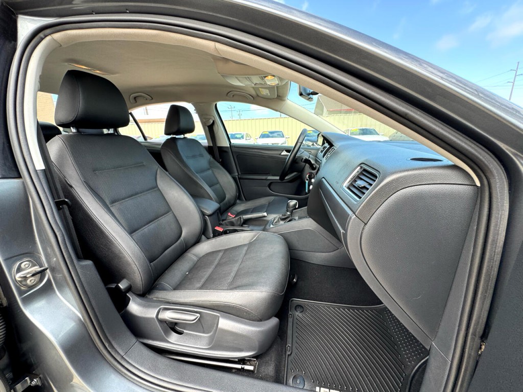 2012 Volkswagen Jetta Image 41