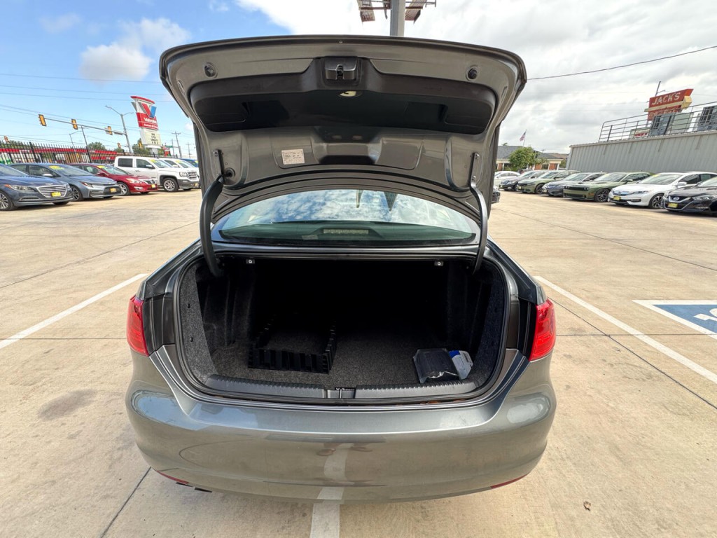 2012 Volkswagen Jetta Image 42