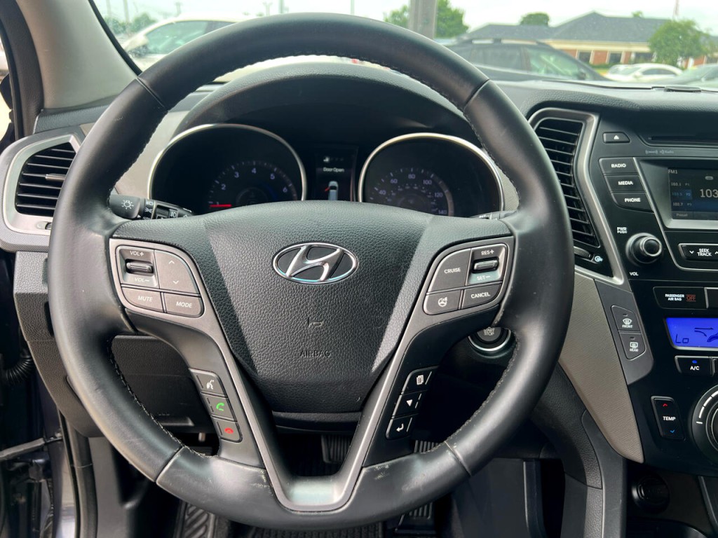 2016 Hyundai Santa Fe Image 11