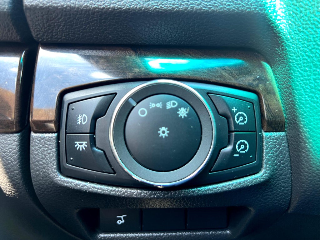 2013 Ford Explorer Image 28