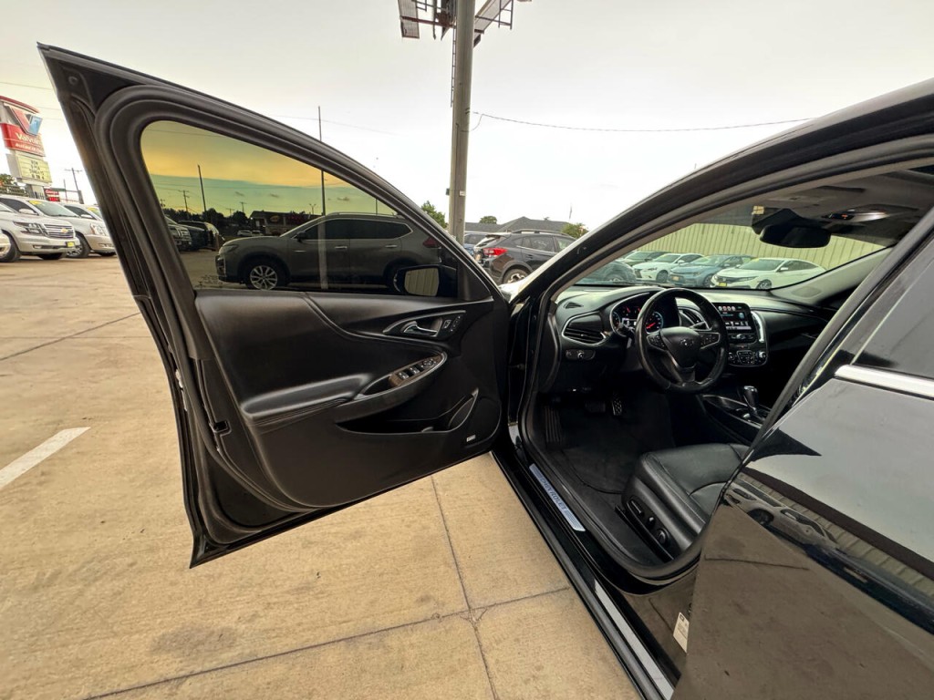 2017 Chevrolet Malibu Image 14