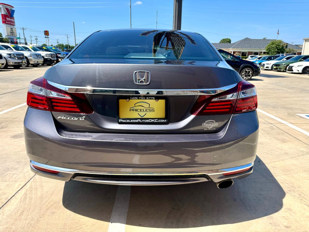 2017 Honda Accord Image 5