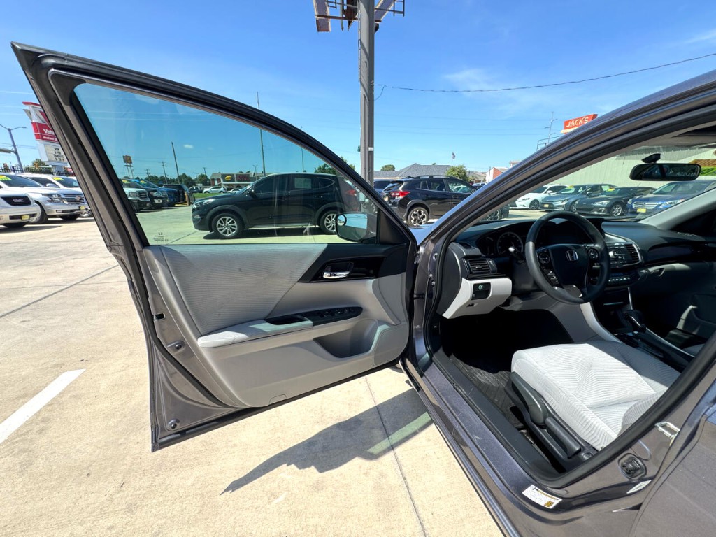 2017 Honda Accord Image 14