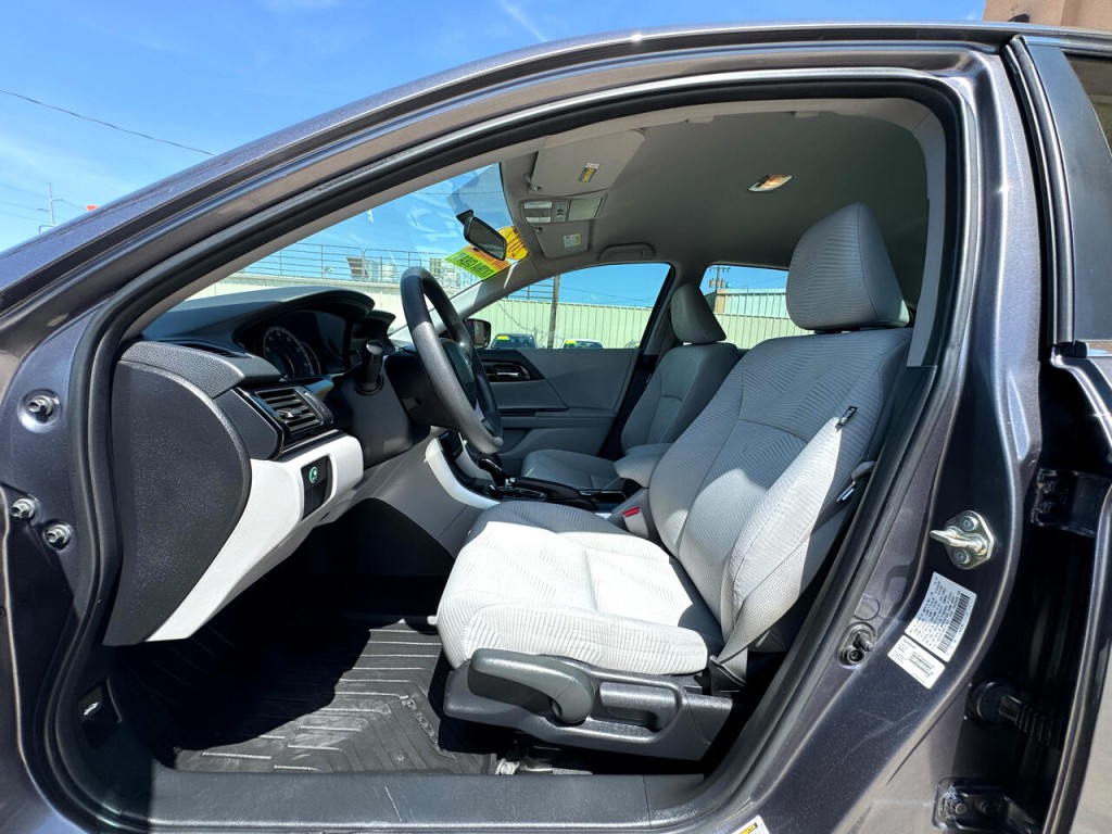 2017 Honda Accord Image 16