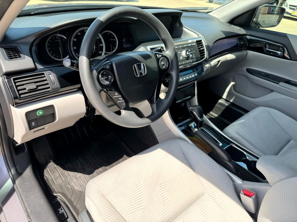 2017 Honda Accord Image 17