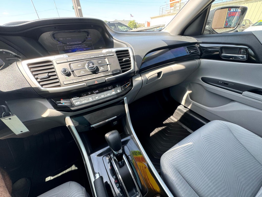 2017 Honda Accord Image 25