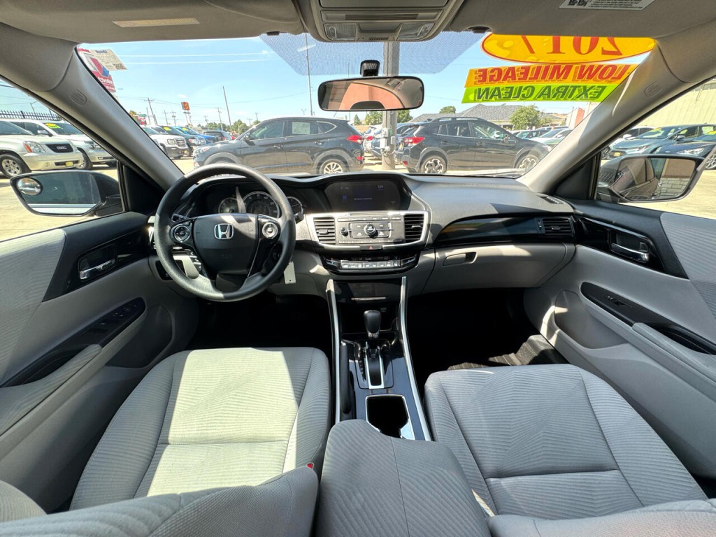 2017 Honda Accord Image 38