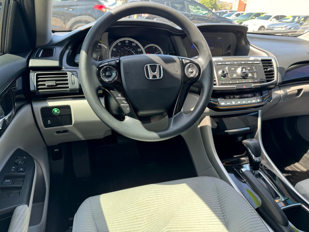 2017 Honda Accord Image 40